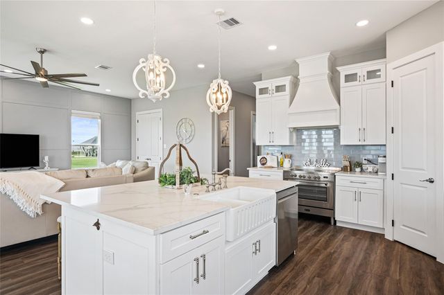 821 Casa Drive, Crystal Beach, TX 77650