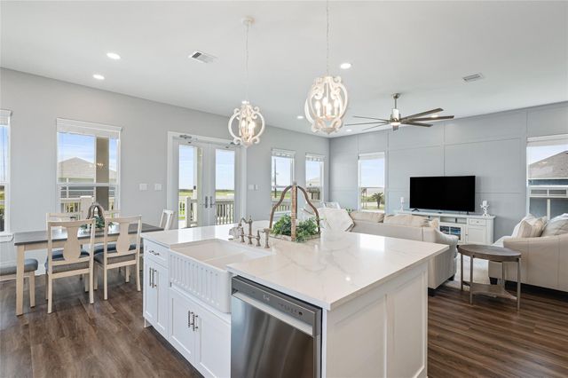 821 Casa Drive, Crystal Beach, TX 77650