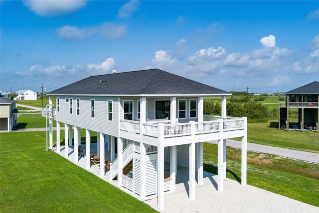 821 Casa Drive, Crystal Beach, TX 77650
