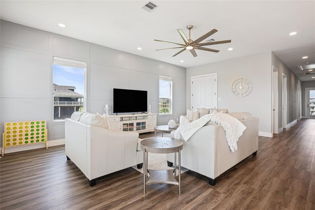 821 Casa Drive, Crystal Beach, TX 77650