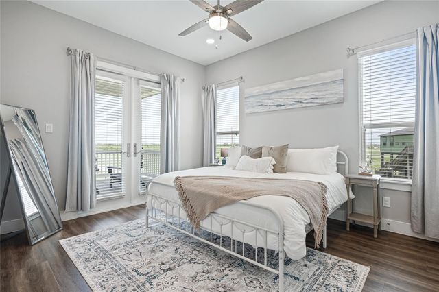 821 Casa Drive, Crystal Beach, TX 77650