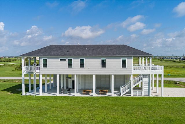 821 Casa Drive, Crystal Beach, TX 77650