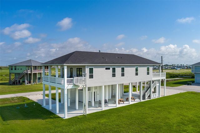 821 Casa Drive, Crystal Beach, TX 77650