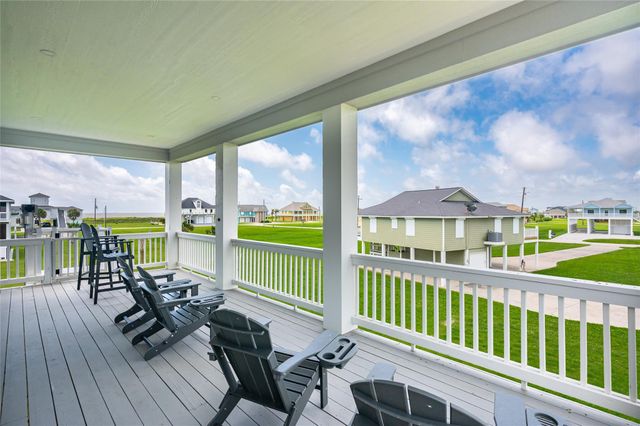 821 Casa Drive, Crystal Beach, TX 77650