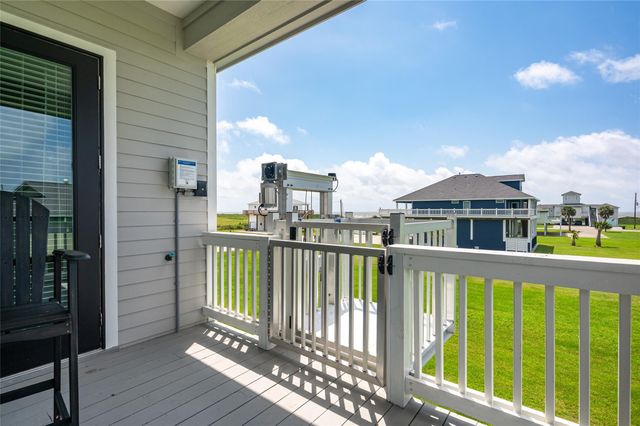 821 Casa Drive, Crystal Beach, TX 77650