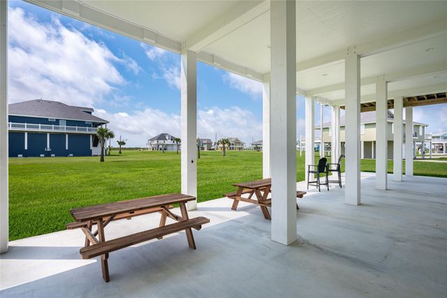 821 Casa Drive, Crystal Beach, TX 77650