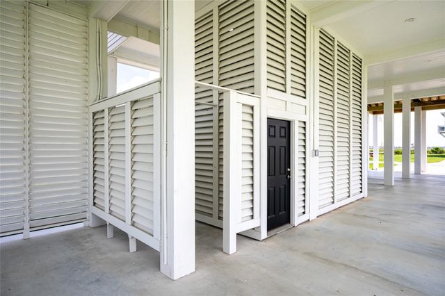 821 Casa Drive, Crystal Beach, TX 77650