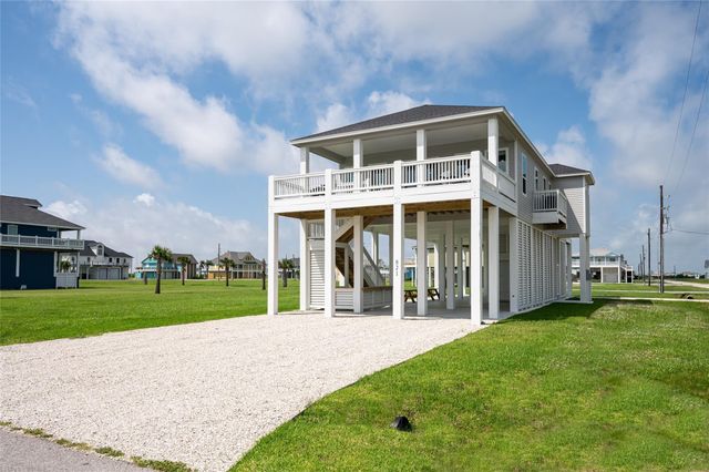 821 Casa Drive, Crystal Beach, TX 77650
