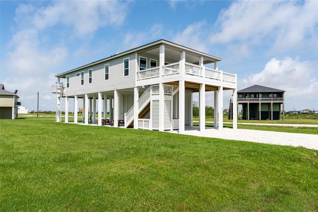 821 Casa Drive, Crystal Beach, TX 77650
