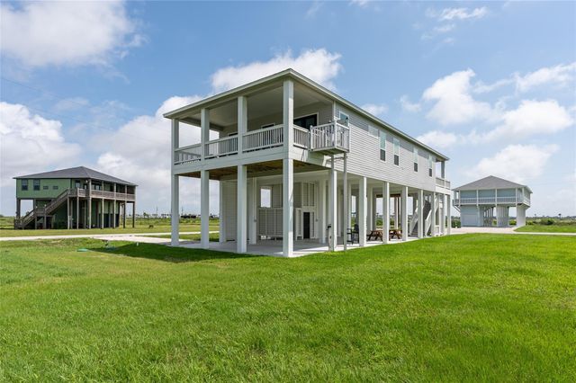 821 Casa Drive, Crystal Beach, TX 77650