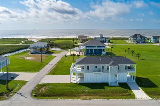 821 Casa Drive, Crystal Beach, TX 77650