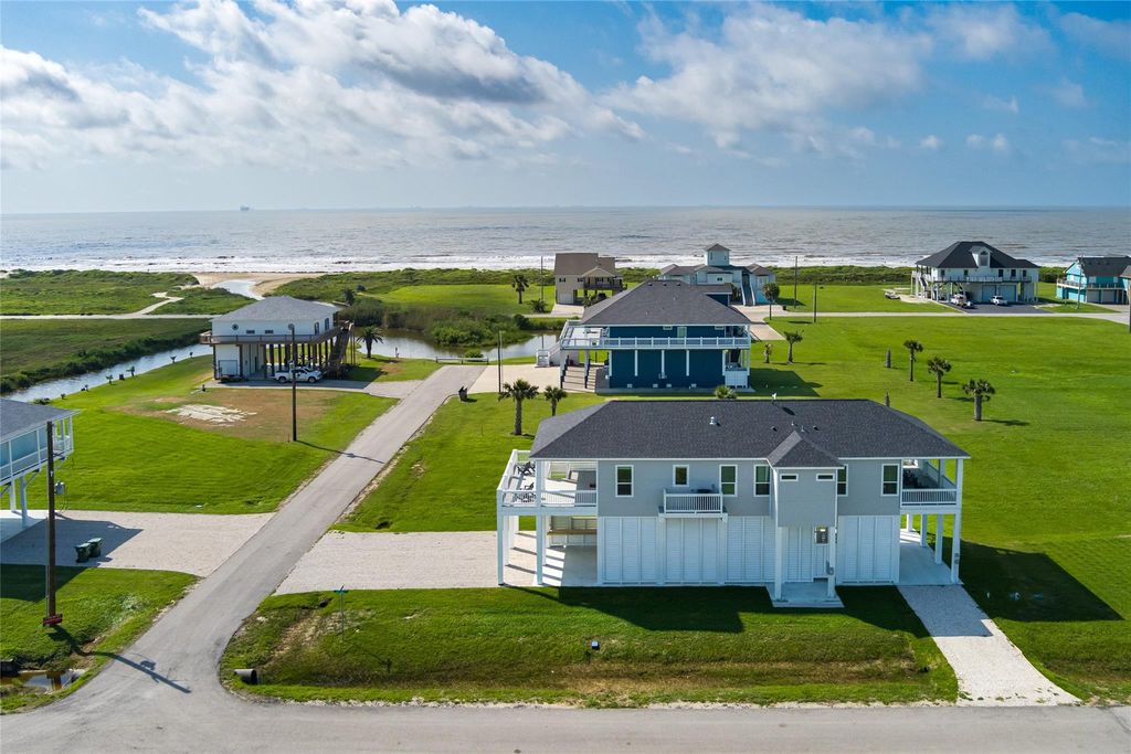 821 Casa Drive, Crystal Beach, TX 77650