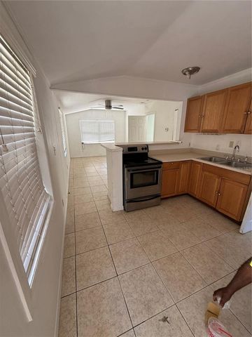 345 22ND AVENUE S B, St Petersburg, FL 33705