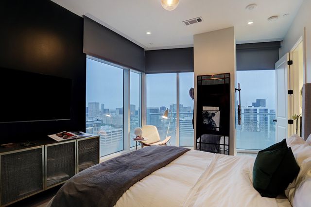 4521 San Felipe Street 1804, Houston, TX 77027