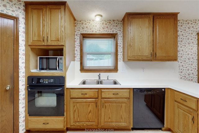 4603 Colonial Circle, College Station, TX 77845