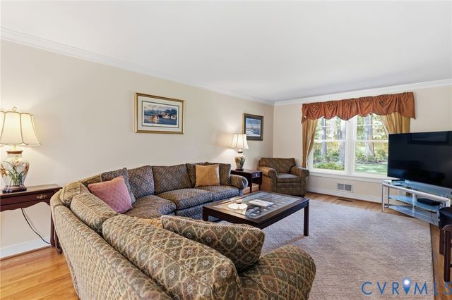 214 W Brook Run Dr, Henrico, VA 23238