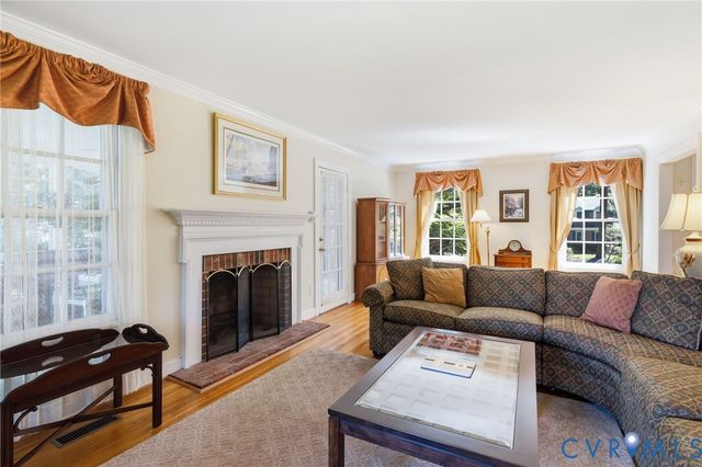 214 W Brook Run Dr, Henrico, VA 23238