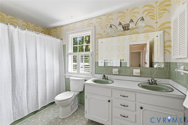 214 W Brook Run Dr, Henrico, VA 23238