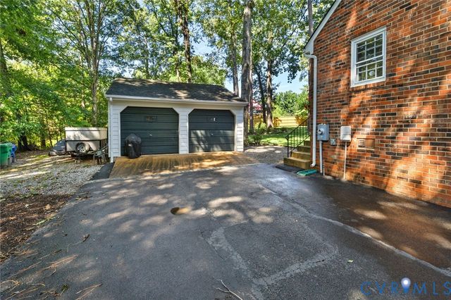 214 W Brook Run Dr, Henrico, VA 23238