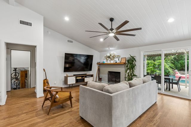 707 Bondstone Drive, Dallas, TX 75218