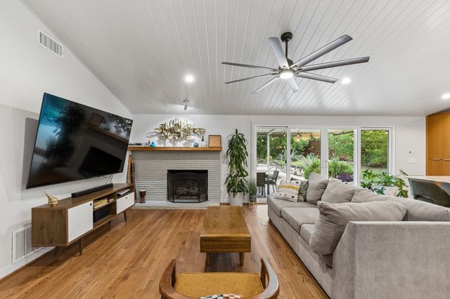 707 Bondstone Drive, Dallas, TX 75218