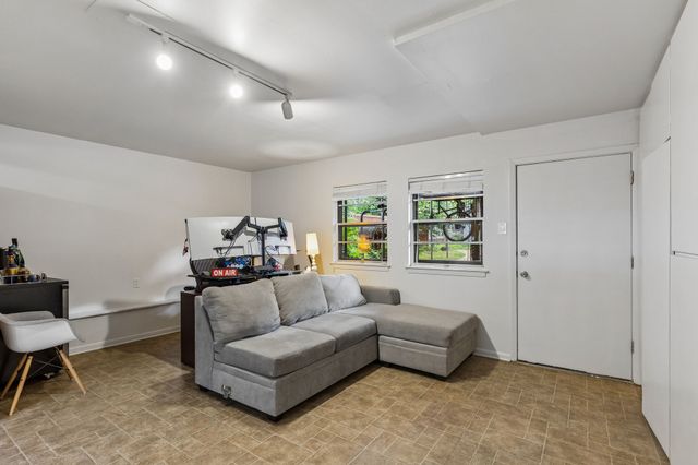 707 Bondstone Drive, Dallas, TX 75218