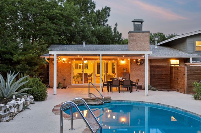 707 Bondstone Drive, Dallas, TX 75218