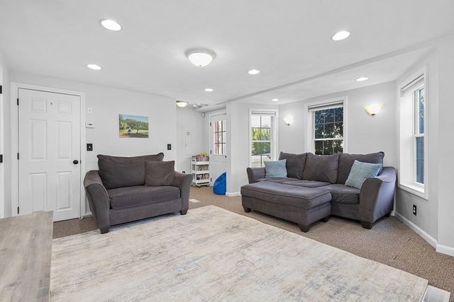 28 Deanville Rd, Attleboro, MA 02703