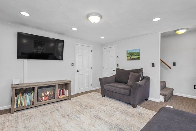 28 Deanville Rd, Attleboro, MA 02703