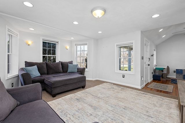 28 Deanville Rd, Attleboro, MA 02703