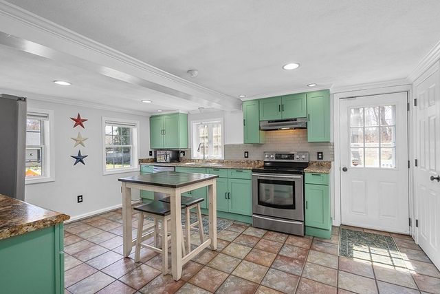 28 Deanville Rd, Attleboro, MA 02703