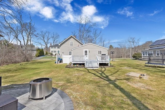 28 Deanville Rd, Attleboro, MA 02703