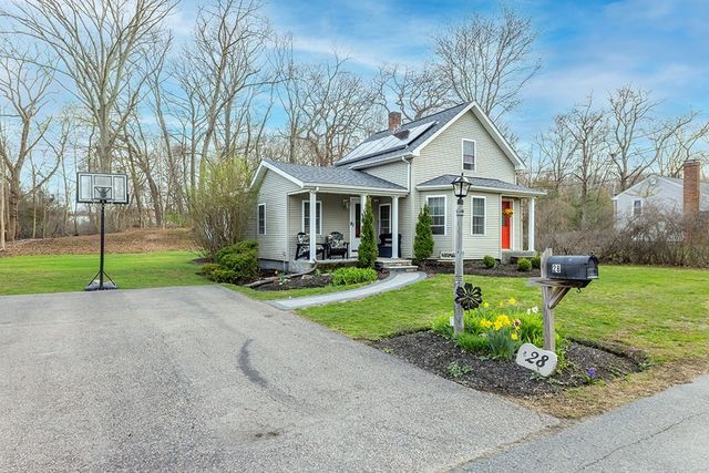 28 Deanville Rd, Attleboro, MA 02703