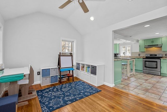 28 Deanville Rd, Attleboro, MA 02703