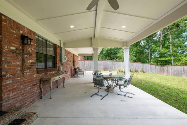 1104 Kings Mountain Drive, Little Rock, AR 72211