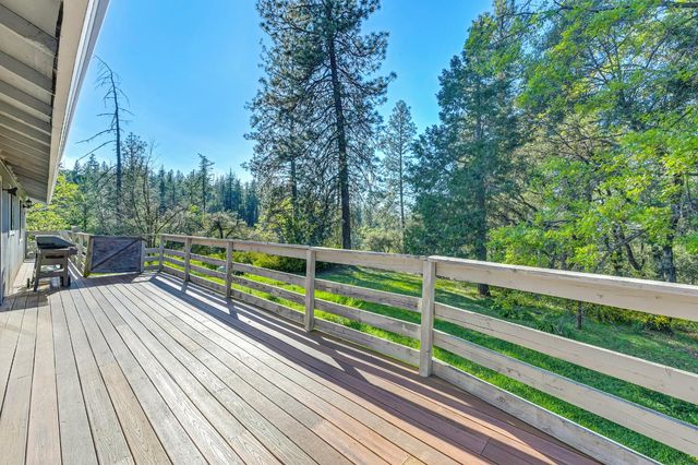 210 Meadow Gate Rd, Meadow Vista, CA 95722