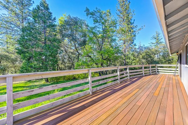 210 Meadow Gate Rd, Meadow Vista, CA 95722