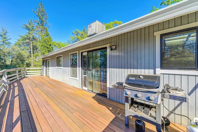 210 Meadow Gate Rd, Meadow Vista, CA 95722