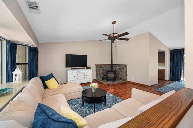 210 Meadow Gate Rd, Meadow Vista, CA 95722