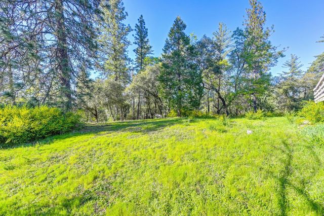 210 Meadow Gate Rd, Meadow Vista, CA 95722