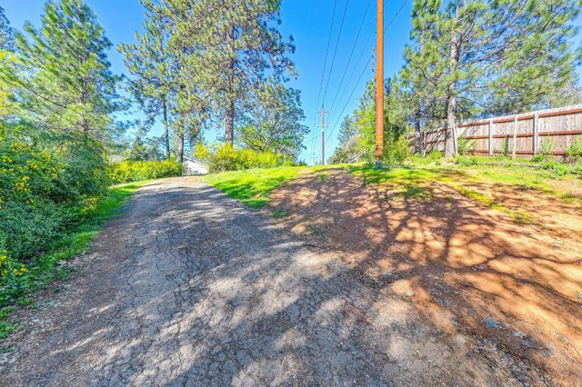 210 Meadow Gate Rd, Meadow Vista, CA 95722