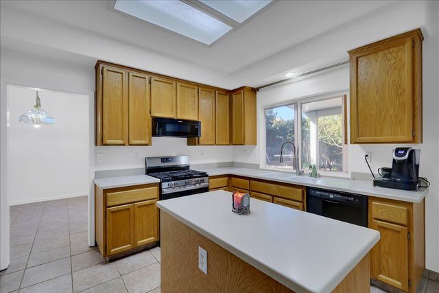 8772 Newry Ct, Elk Grove, CA 95624