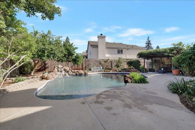 8772 Newry Ct, Elk Grove, CA 95624