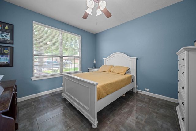 2413 Quiet Arbor Lane, Pearland, TX 77581