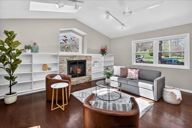 525 Hilldale Court, Madison, WI 53705