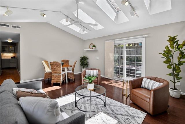 525 Hilldale Court, Madison, WI 53705