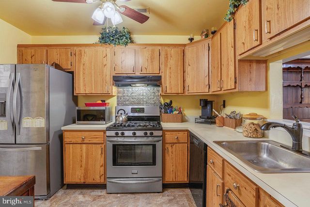 13 VILLAGE CT, Mount Laurel, NJ 08054