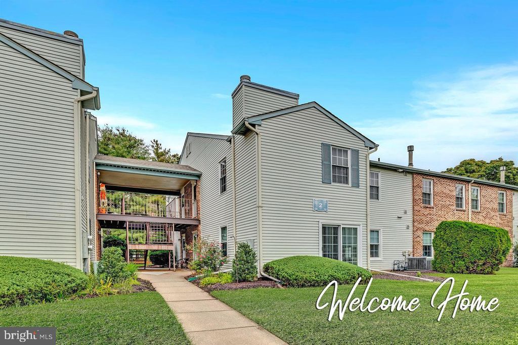 13 VILLAGE CT, Mount Laurel, NJ 08054