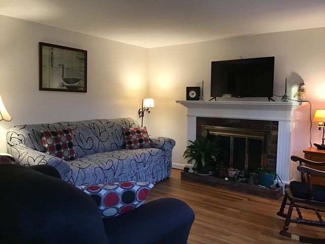 2 Zephyr, Yarmouth, MA 02675