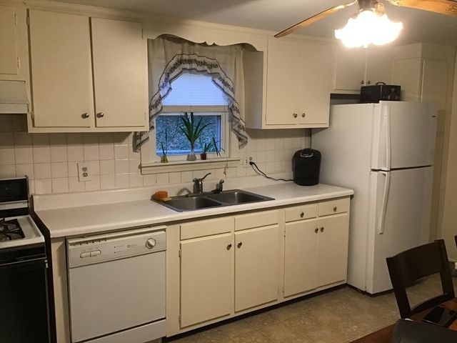 2 Zephyr, Yarmouth, MA 02675